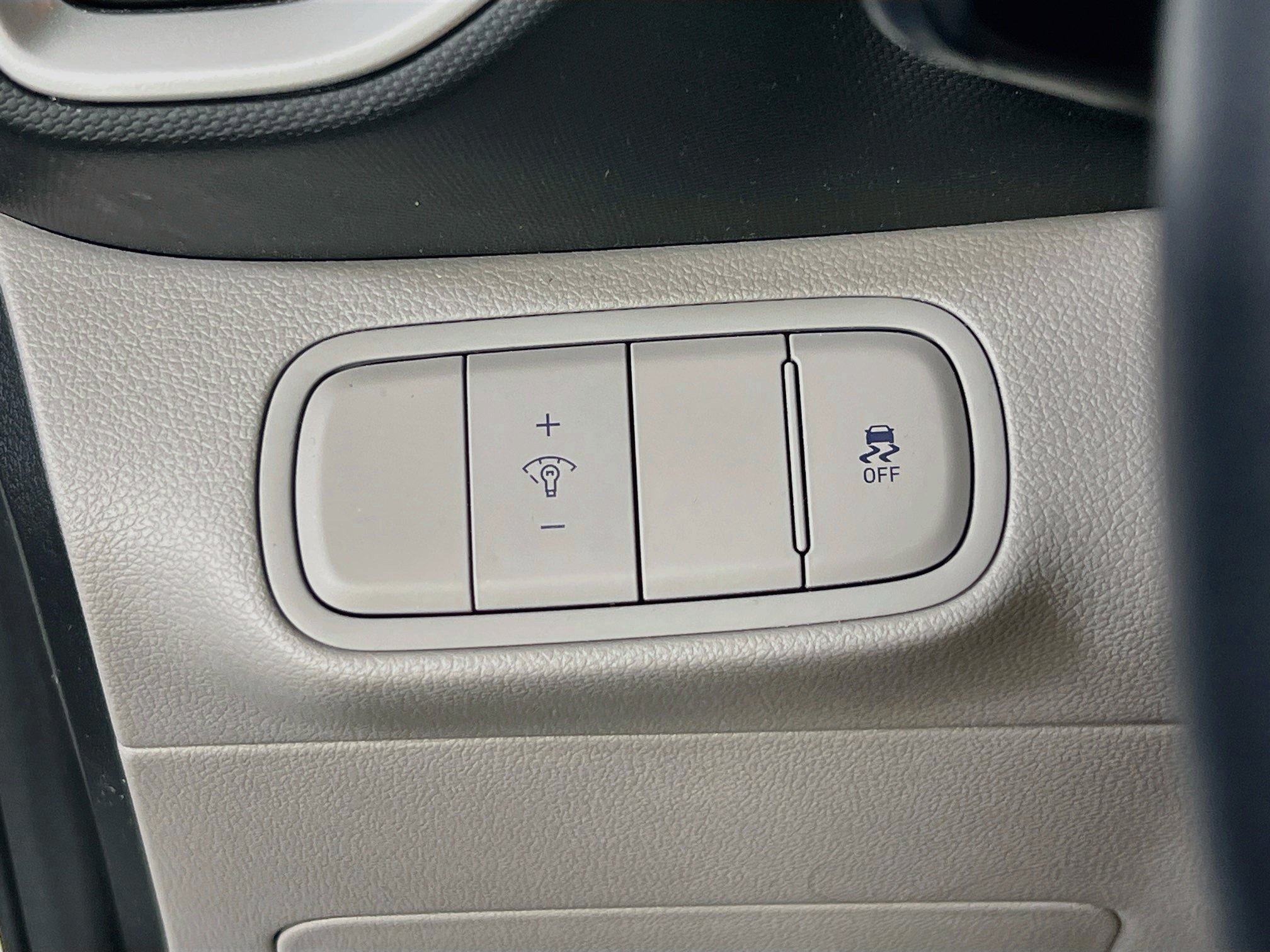 Used 2023 Hyundai Venue SEL w/ Cargo Package FWD image 10