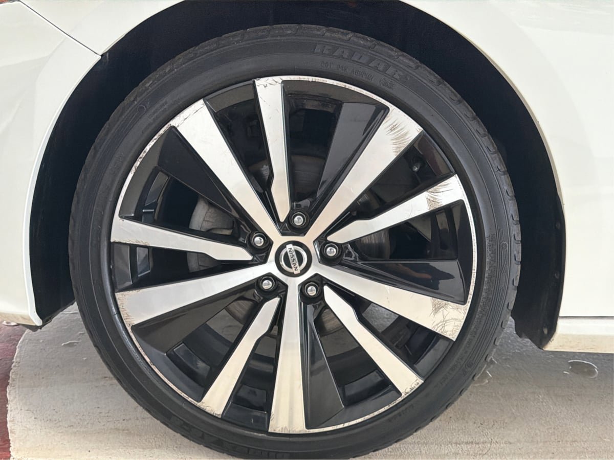 Used 2019 Nissan Altima 2.5 SR FWD image 13
