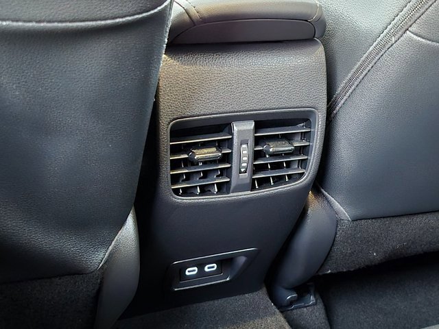 Used 2025 Toyota Corolla Cross XLE image 16