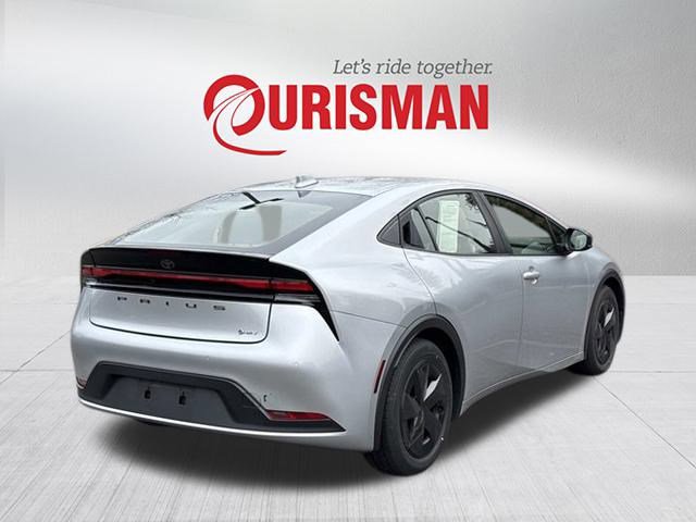 Used 2023 Toyota Prius LE image 2