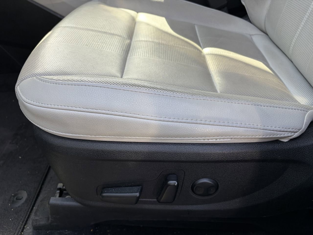 Used 2021 Kia Telluride EX w/ EX Premium Package FWD image 7