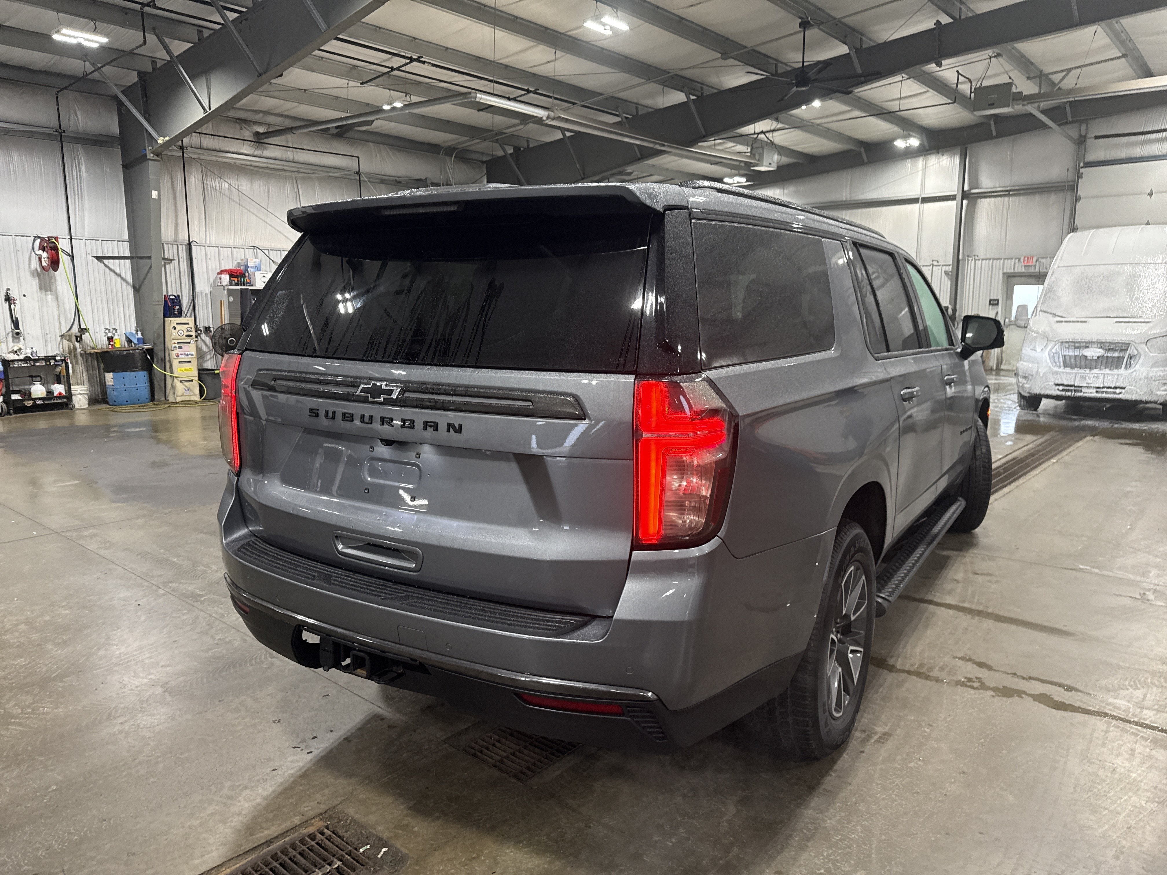 Used 2022 Chevrolet Suburban Z71 w/ Luxury Package AWD/4WD image 4