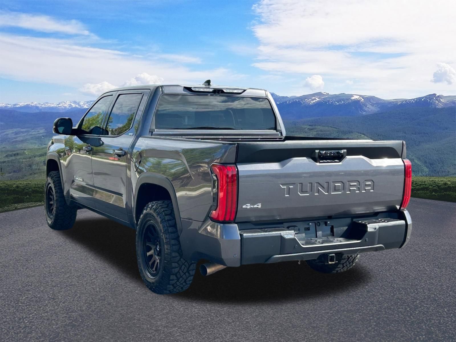 Used 2022 Toyota Tundra SR5 w/ Advanced Technology Package AWD/4WD image 3