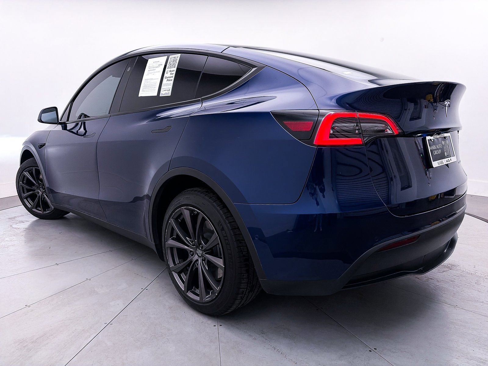 Used 2022 Tesla Model Y Long Range image 2