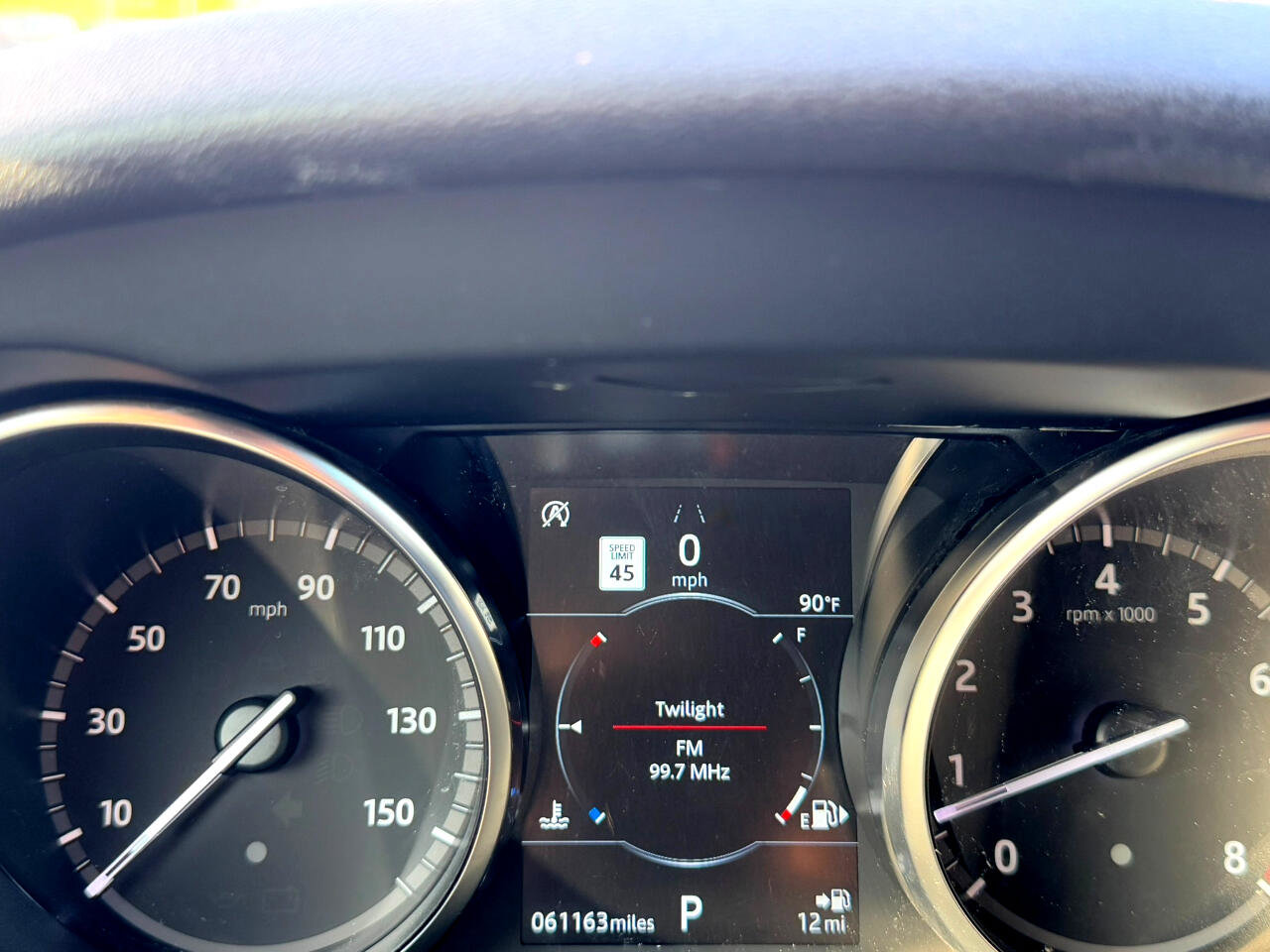 Used 2018 Land Rover Discovery Sport HSE image 11