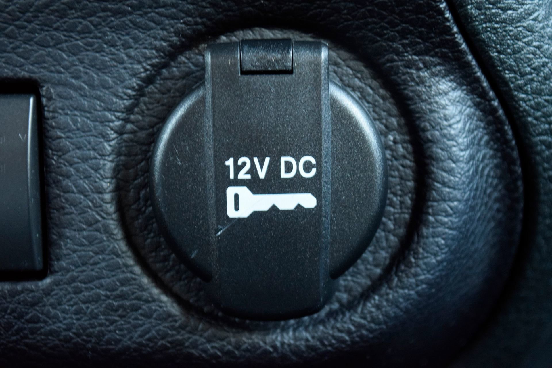 Used 2018 Jeep Wrangler Unlimited Rubicon w/ Connectivity Group image 12