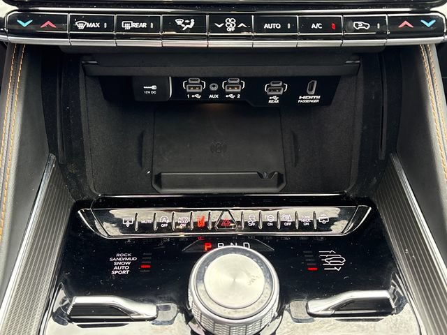 Used 2025 Jeep Grand Wagoneer Series III w/ Rear Seat Video Group 1 AWD/4WD image 36
