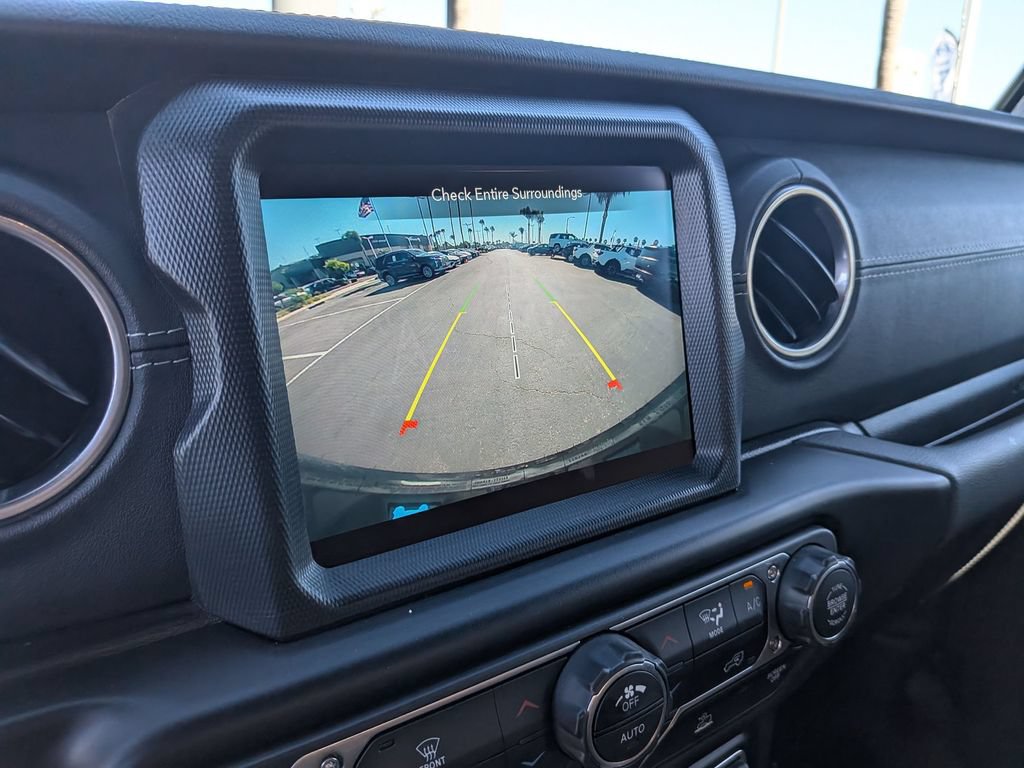 Used 2022 Jeep Wrangler Unlimited Sahara AWD/4WD image 23