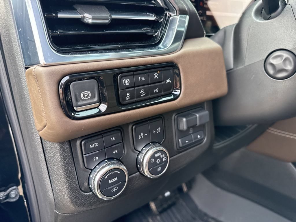 Used 2025 GMC Yukon XL Denali Ultimate w/ LPO, Floor Liner Package AWD/4WD image 21