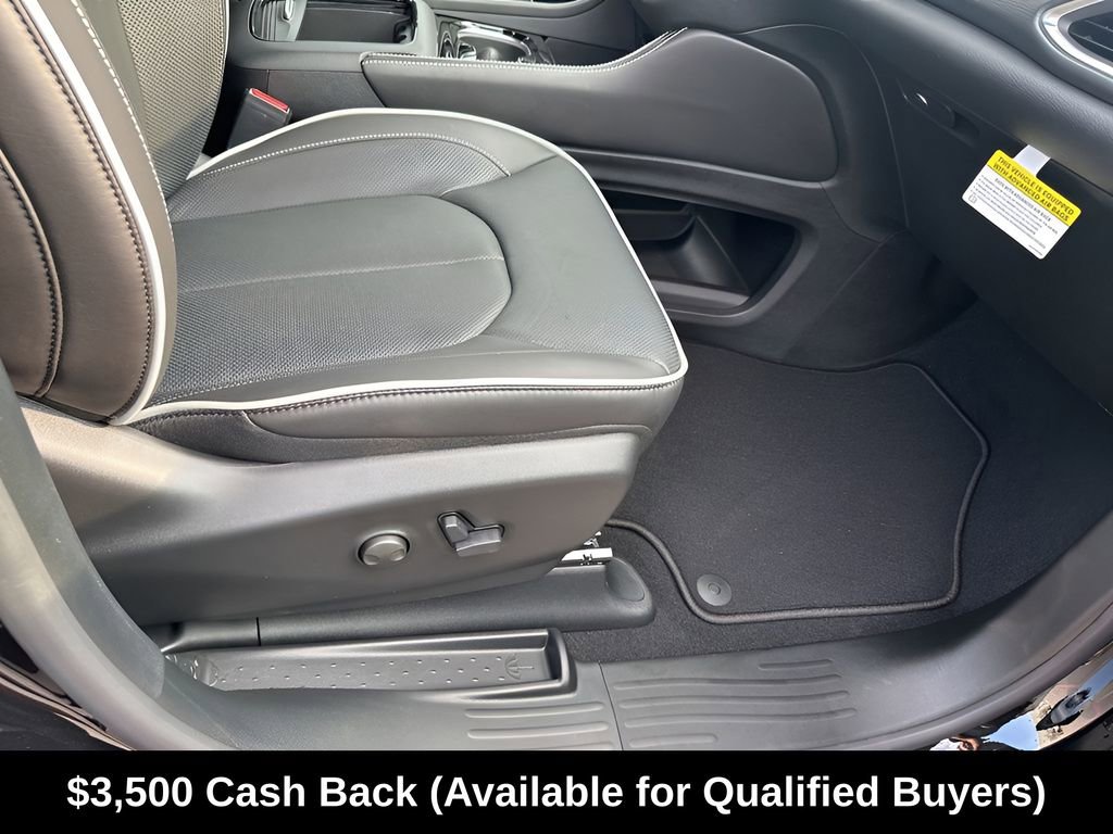 New 2026 Chrysler Pacifica Limited w/ S Appearance Package FWD image 19