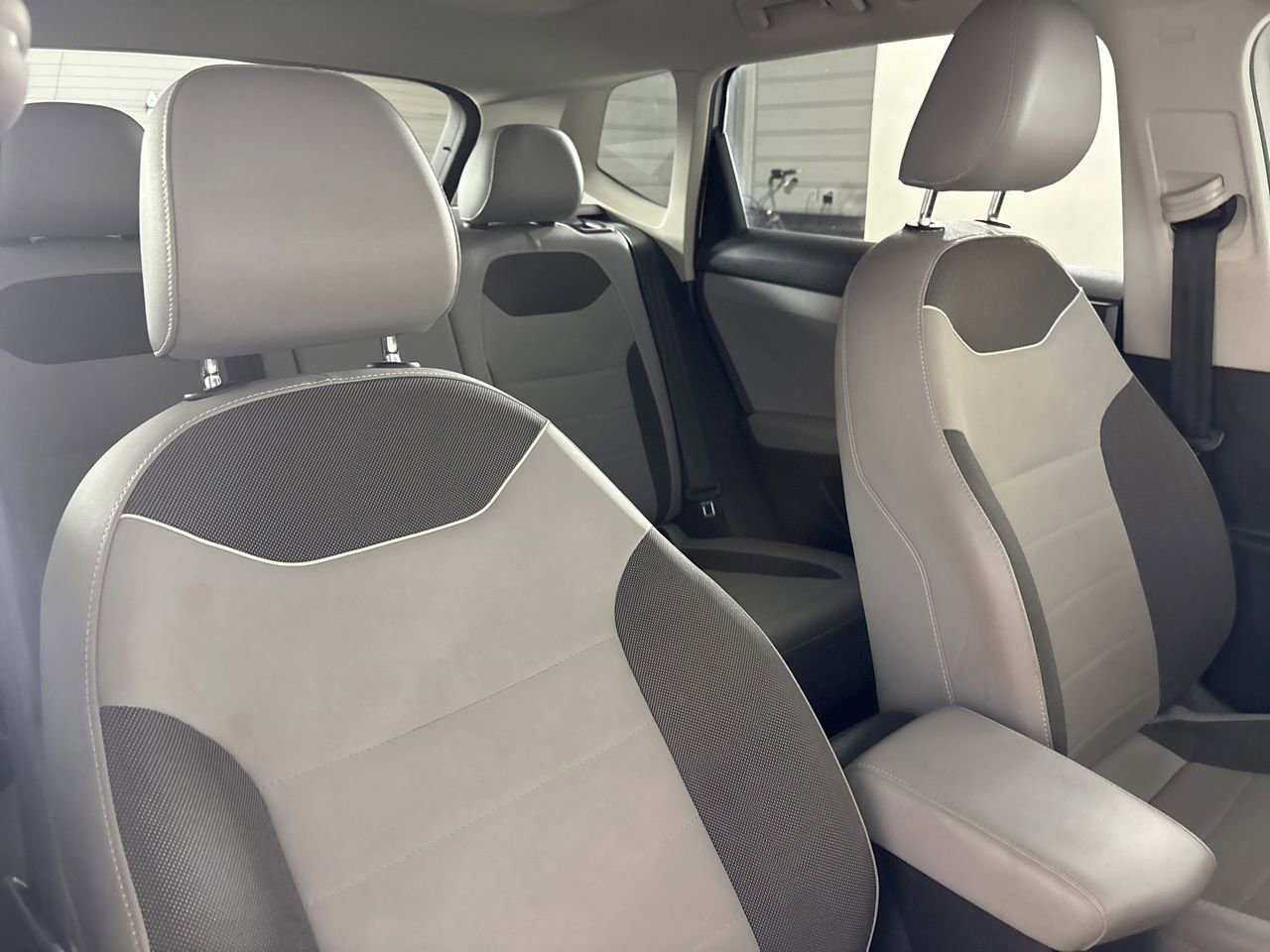 Used 2023 Volkswagen Taos SE w/ Panoramic Sunroof Package image 27