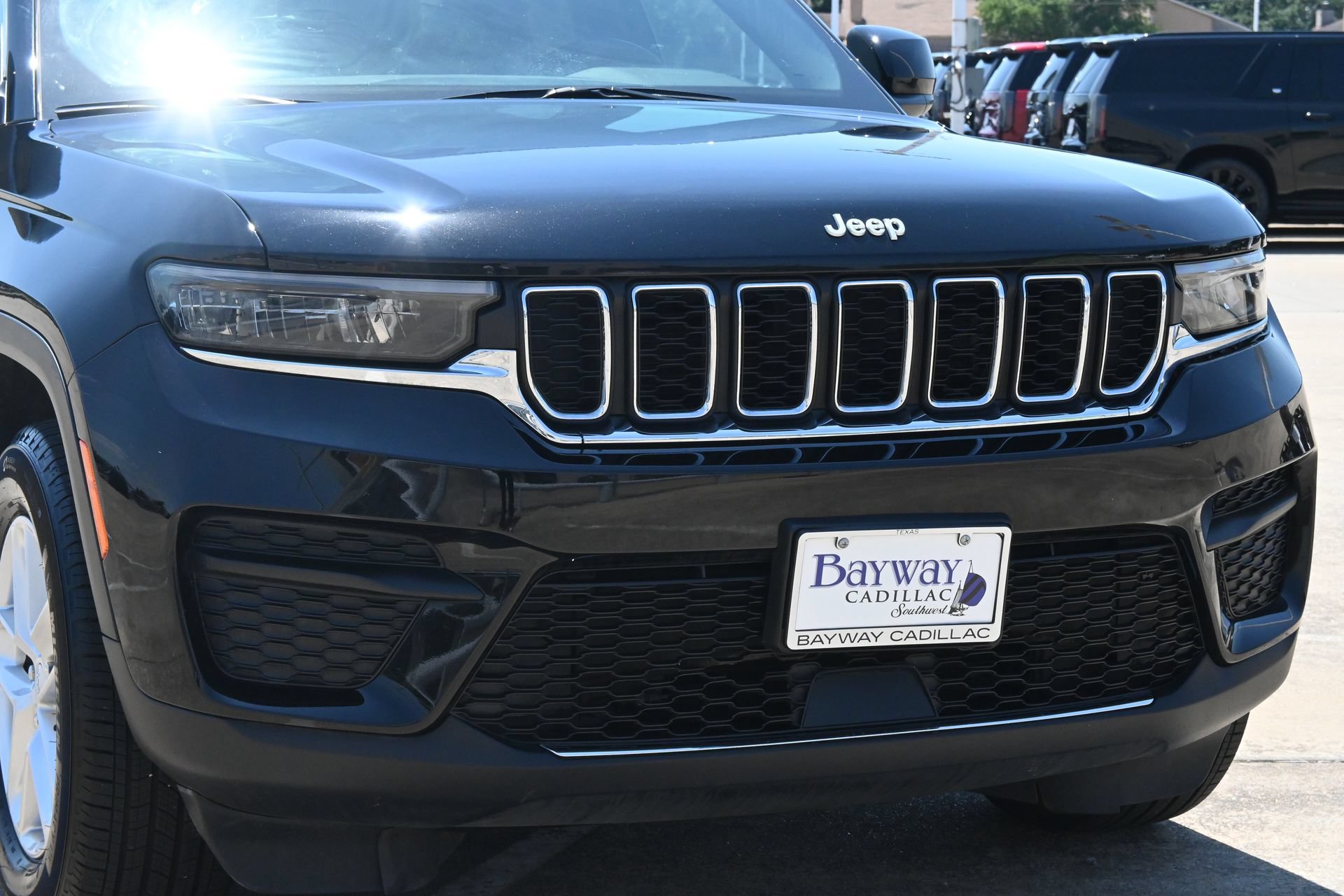 Used 2024 Jeep Grand Cherokee Laredo X RWD image 26