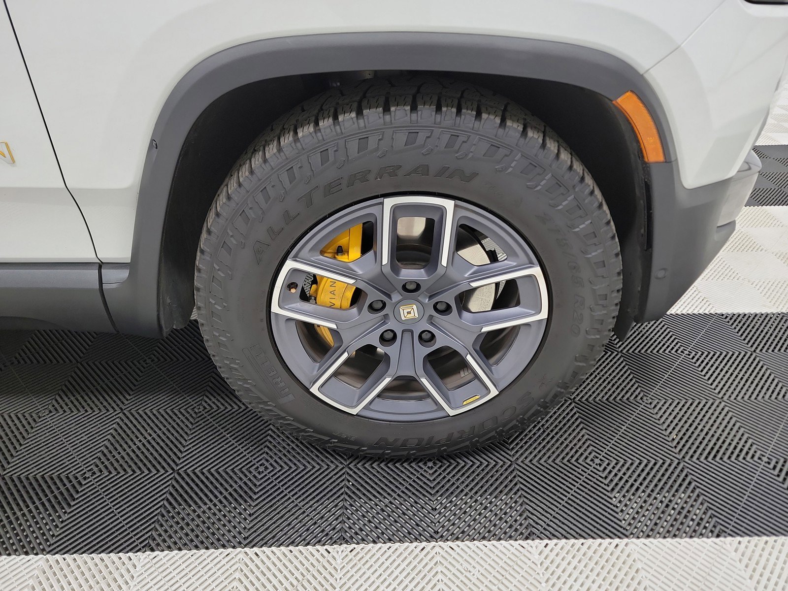 Used 2024 Rivian R1S Adventure image 11