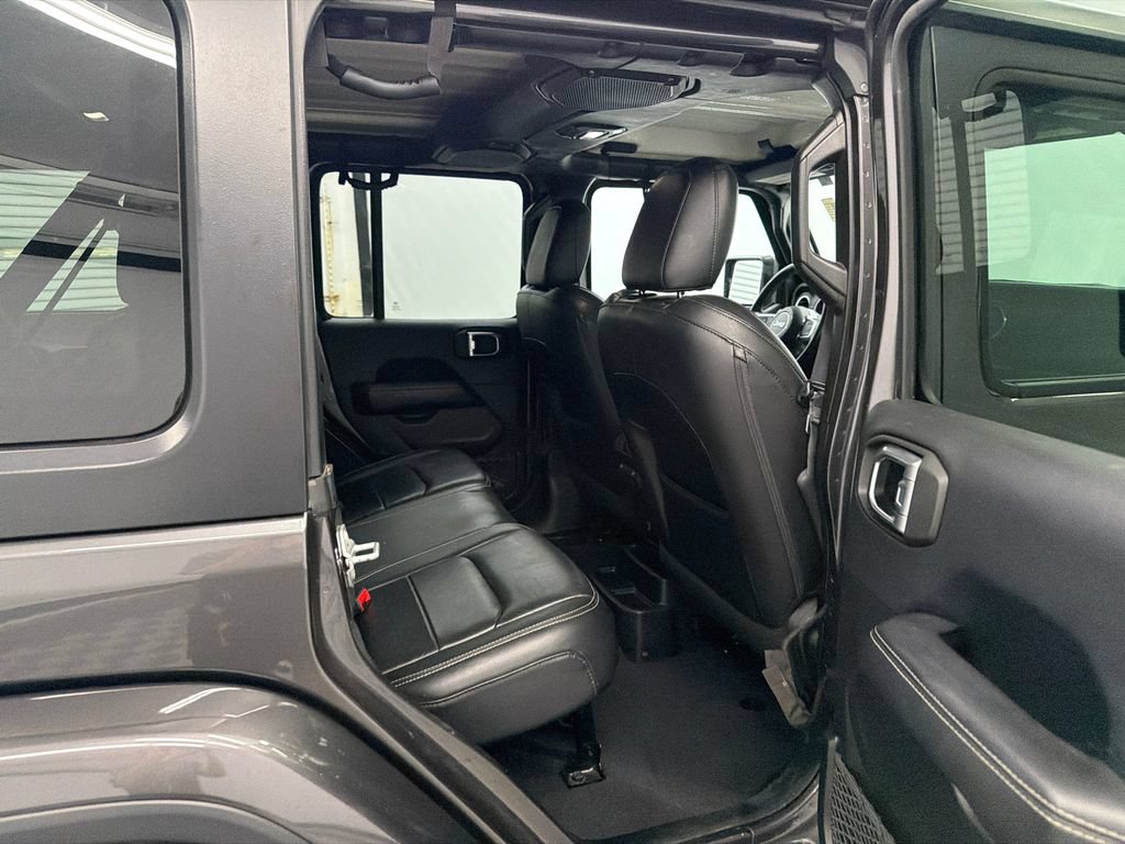 Used 2018 Jeep Wrangler Unlimited Sahara AWD/4WD image 16