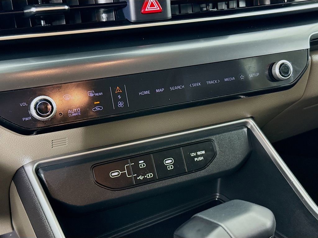 Used 2025 Kia Carnival image 18
