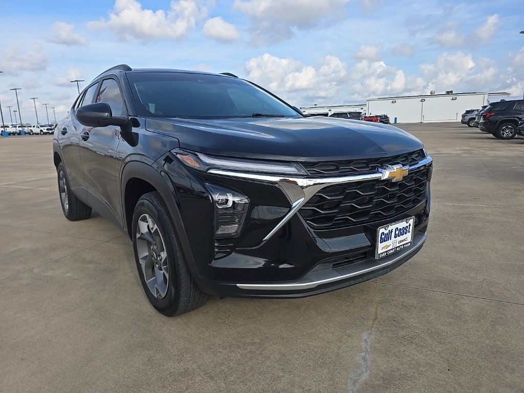 Used 2024 Chevrolet Trax LT w/ Driver Confidence Package image 3