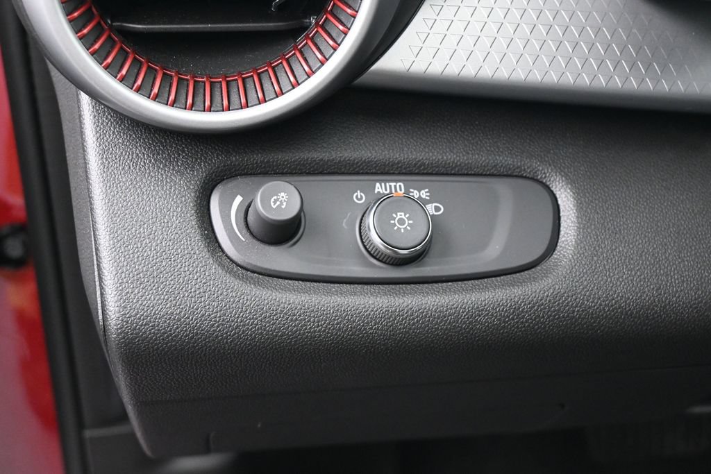 Used 2026 Chevrolet Trax RS FWD image 16
