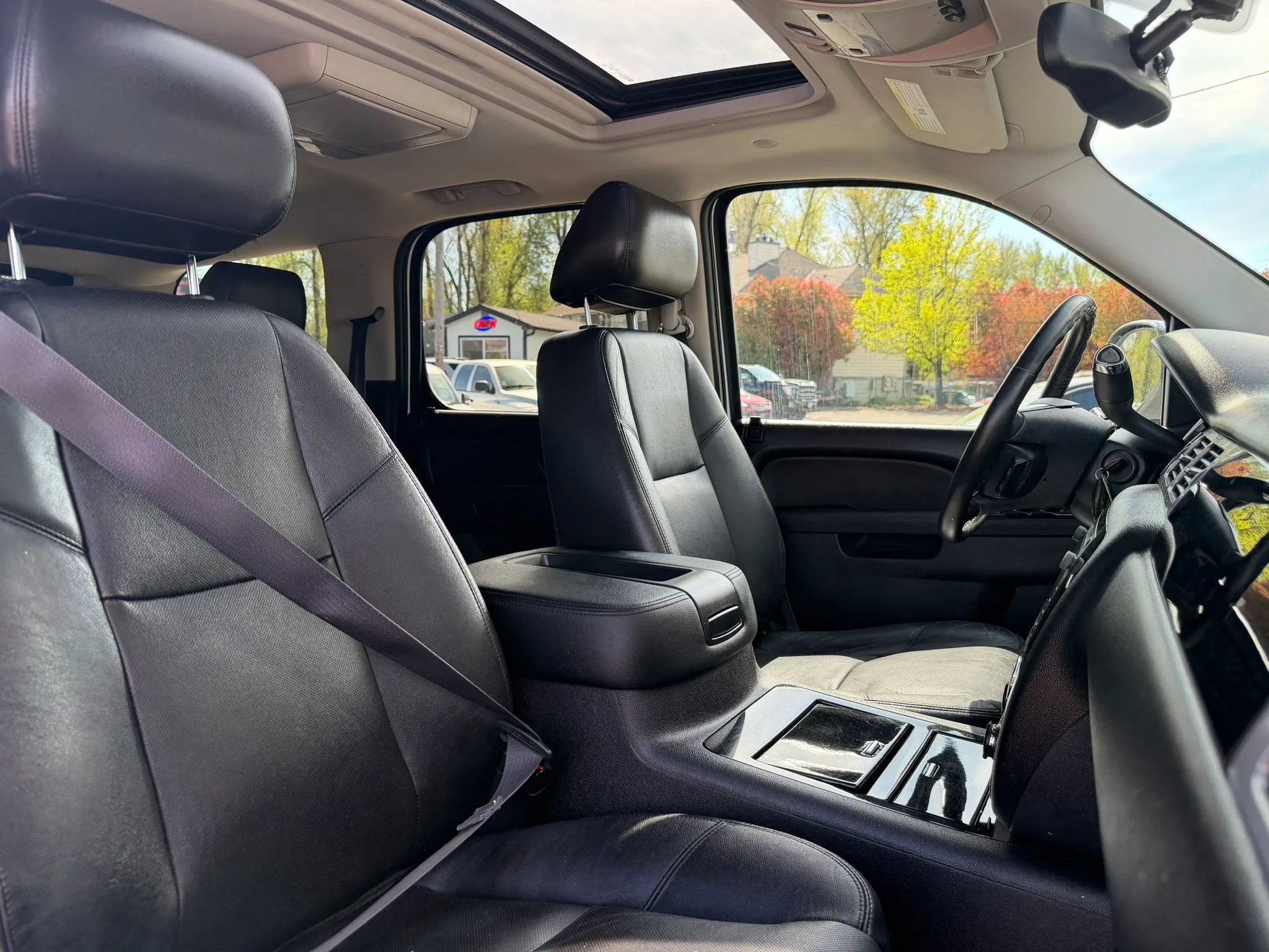 Used 2013 Chevrolet Tahoe LTZ image 24