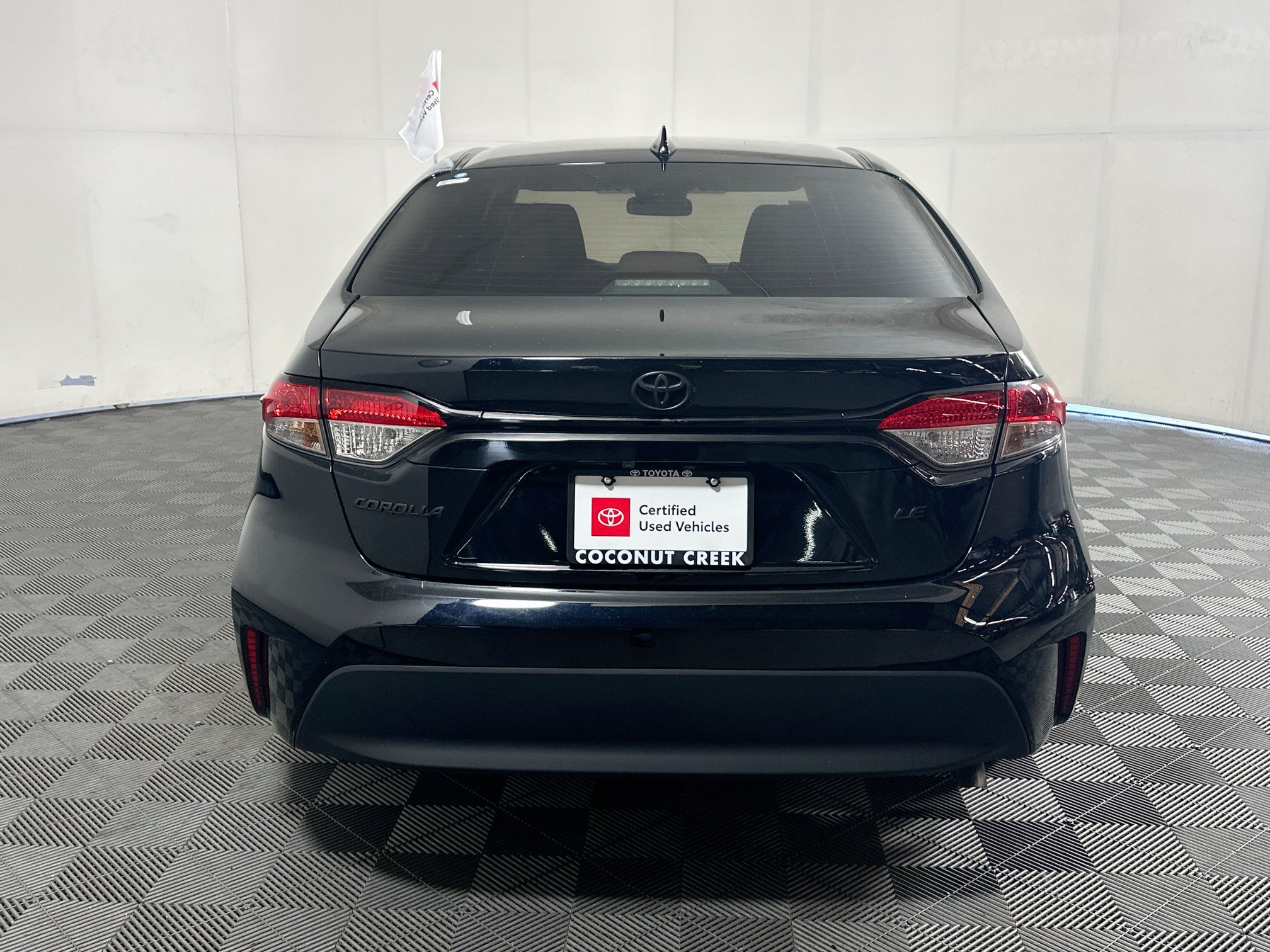 Used 2025 Toyota Corolla LE FWD image 4