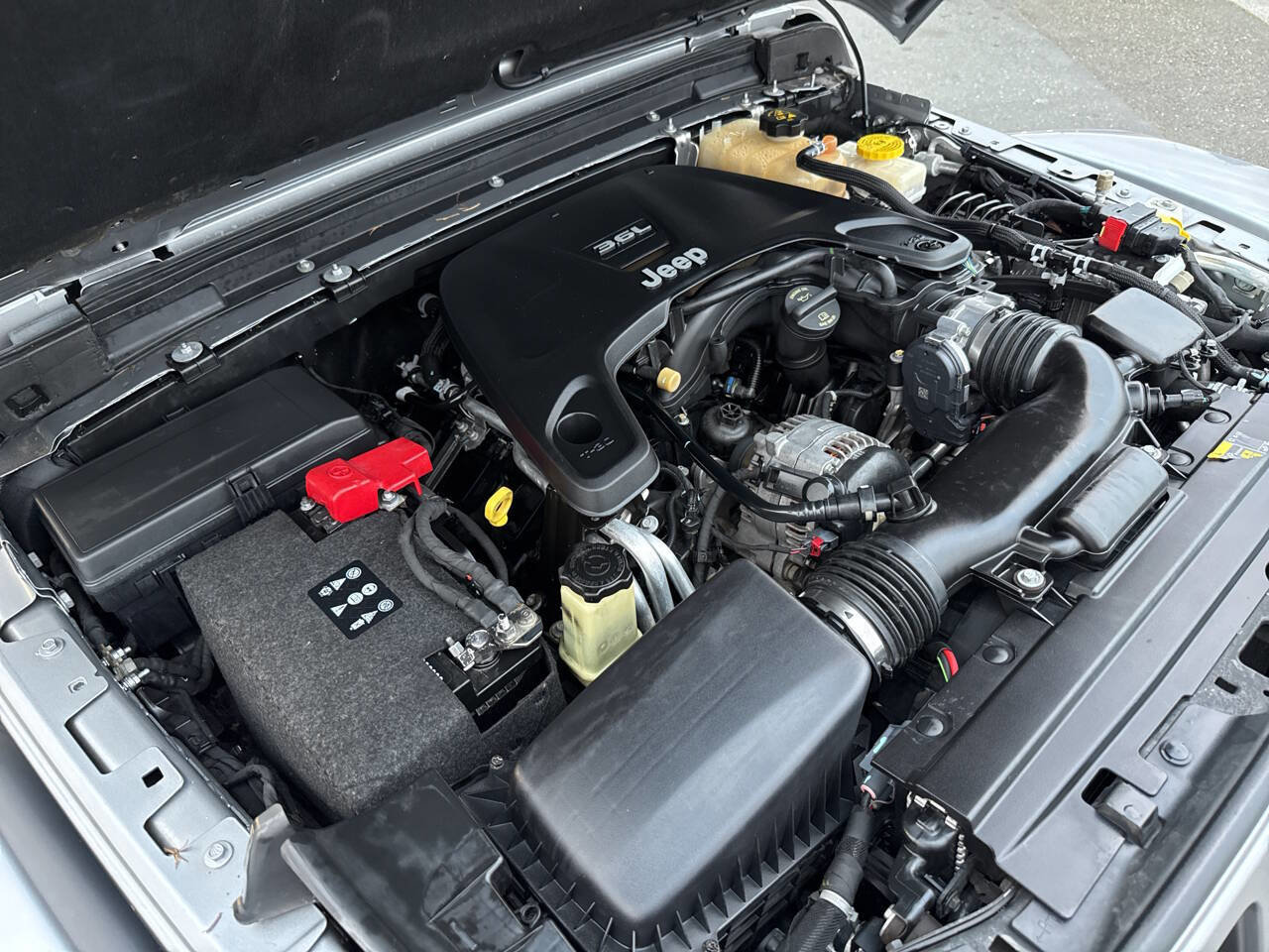 Used 2018 Jeep Wrangler Unlimited Rubicon w/ Uconnect 4C Nav & Sound Group image 14