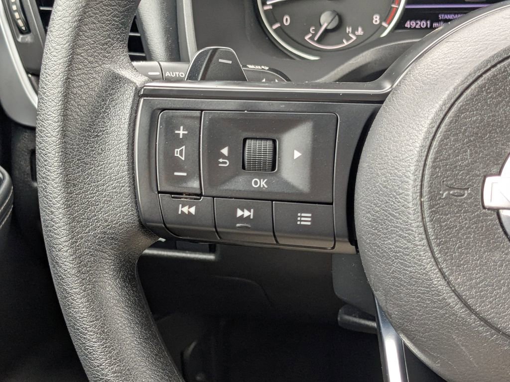 Used 2024 Nissan Rogue SV FWD image 24