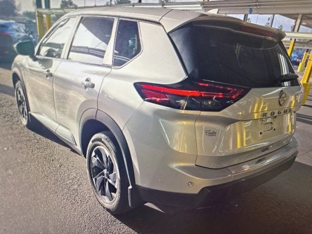 Certified 2025 Nissan Rogue SV FWD image 10