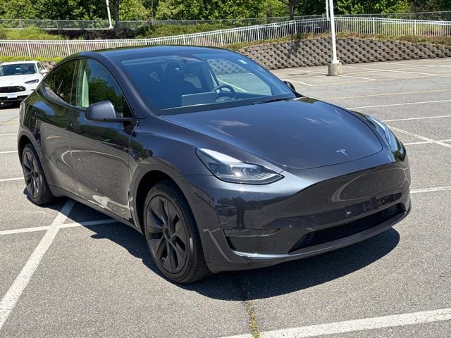 Used 2025 Tesla Model Y Long Range RWD image 2