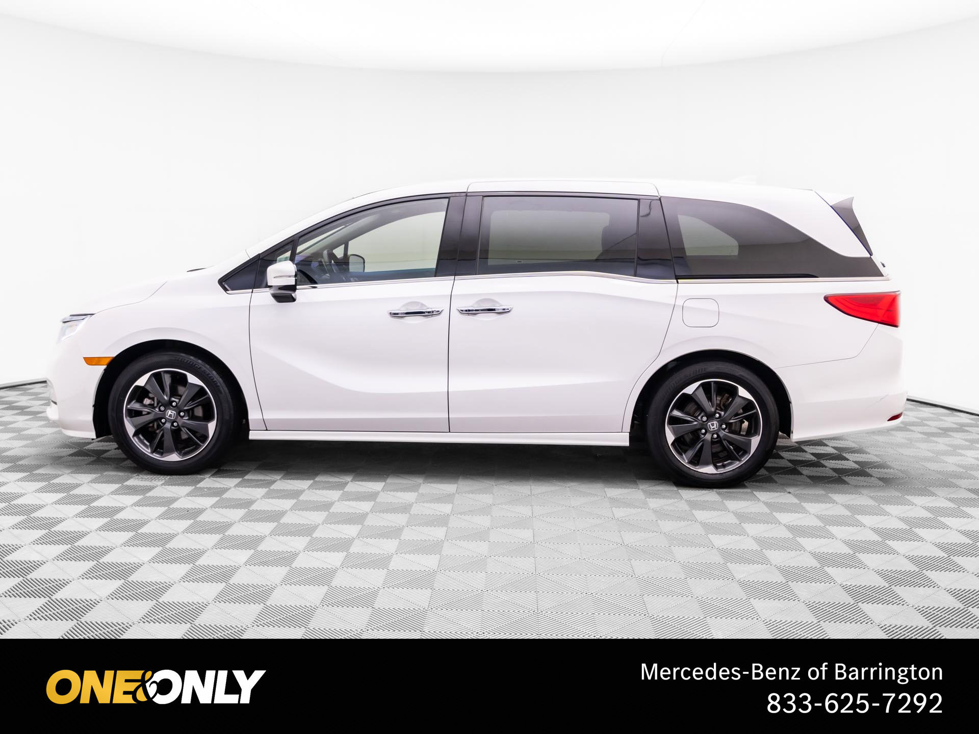 Used 2024 Honda Odyssey Elite image 2