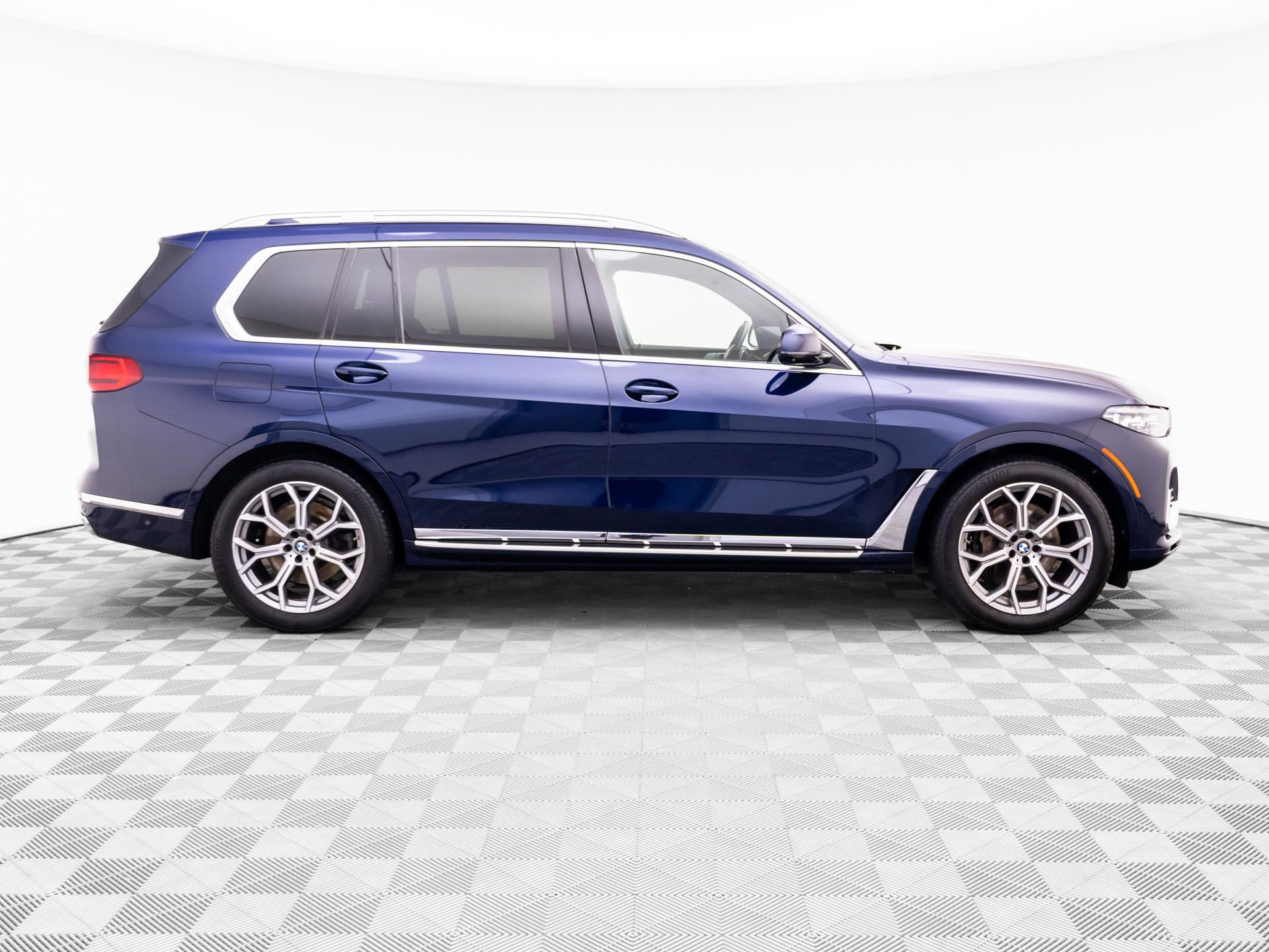 Used 2021 BMW X7 xDrive40i w/ Executive Package 2 AWD/4WD image 8