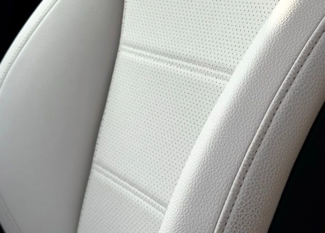 Used 2025 Mercedes-Benz GLC 300 4MATIC image 24