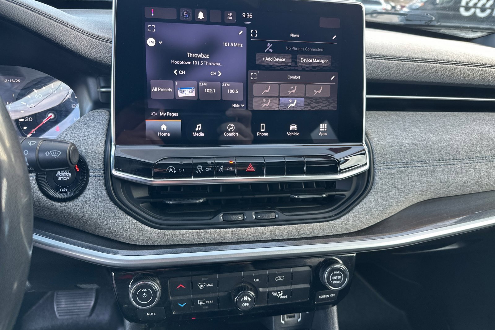 Used 2024 Jeep Compass Latitude image 27