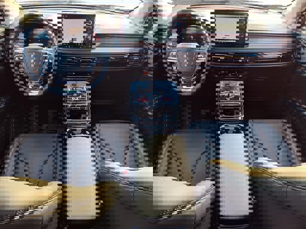 Used 2023 Lincoln Nautilus Reserve w/ Equipment Group 201A image 11