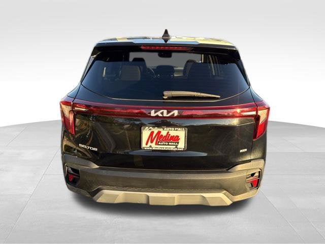 Used 2024 Kia Seltos LX AWD/4WD image 6