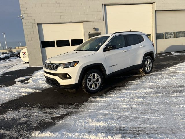 Used 2025 Jeep Compass Latitude image 18
