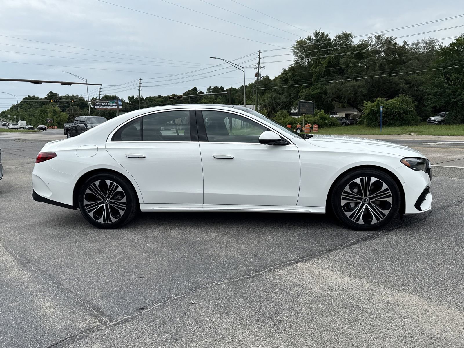 Used 2025 Mercedes-Benz E 350 Sedan image 6