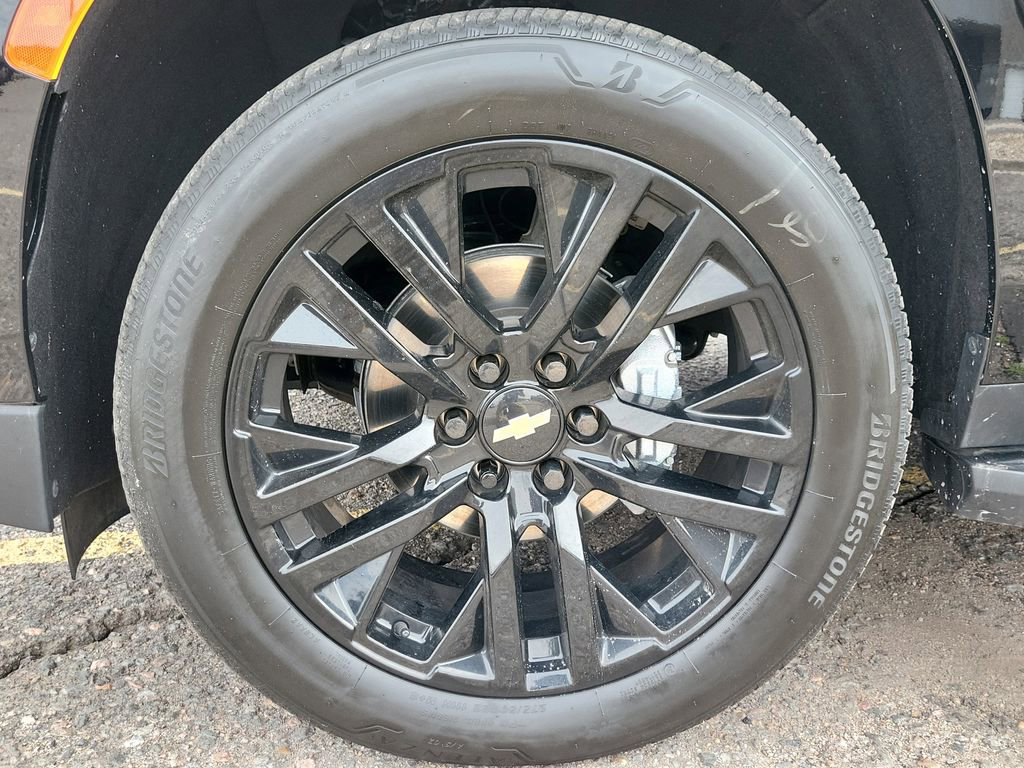 Used 2021 Chevrolet Suburban RST w/ Rear Media and Nav Package image 17