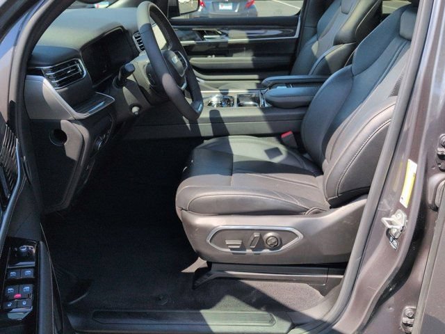 Used 2022 Jeep Wagoneer Series III w/ Premium Group I AWD/4WD image 8