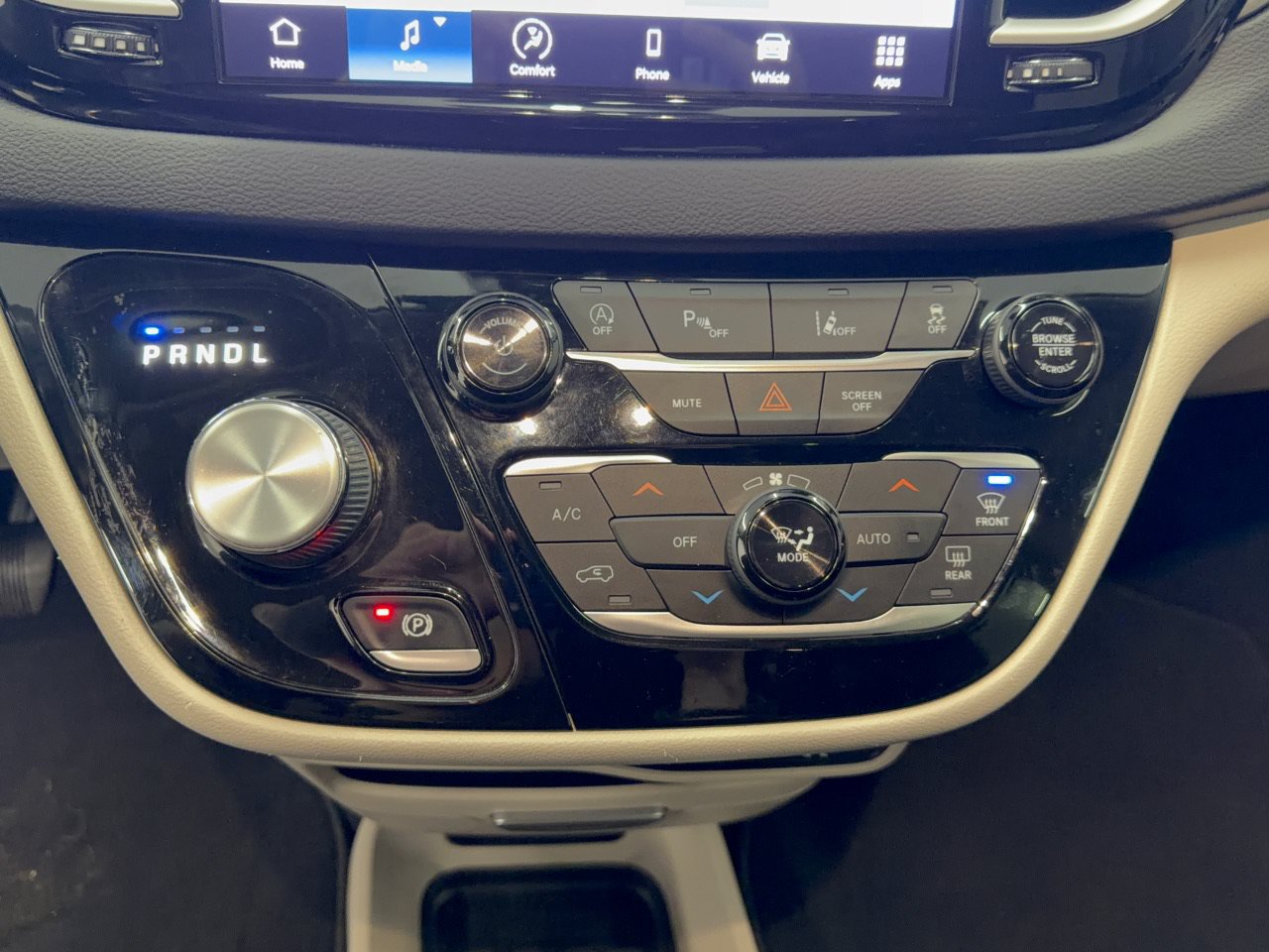 Used 2022 Chrysler Pacifica Touring-L FWD image 22