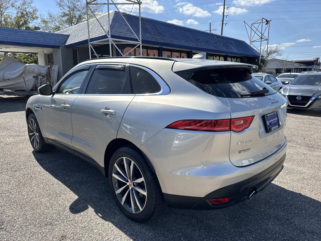 Used 2017 Jaguar F-PACE Prestige image 6
