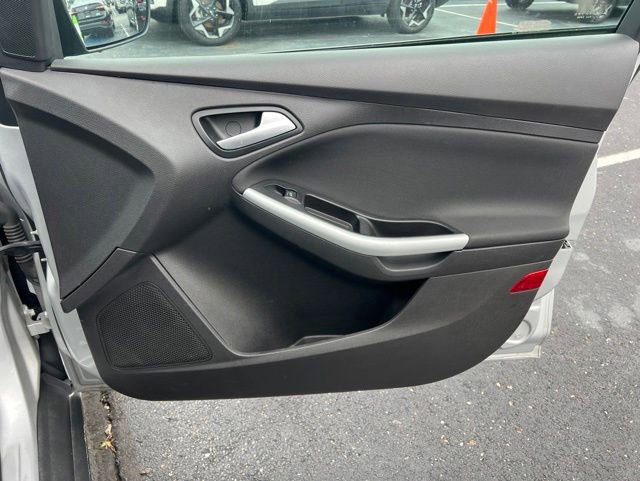 Used 2014 Ford Focus SE w/ Equipment Group 201A FWD image 29