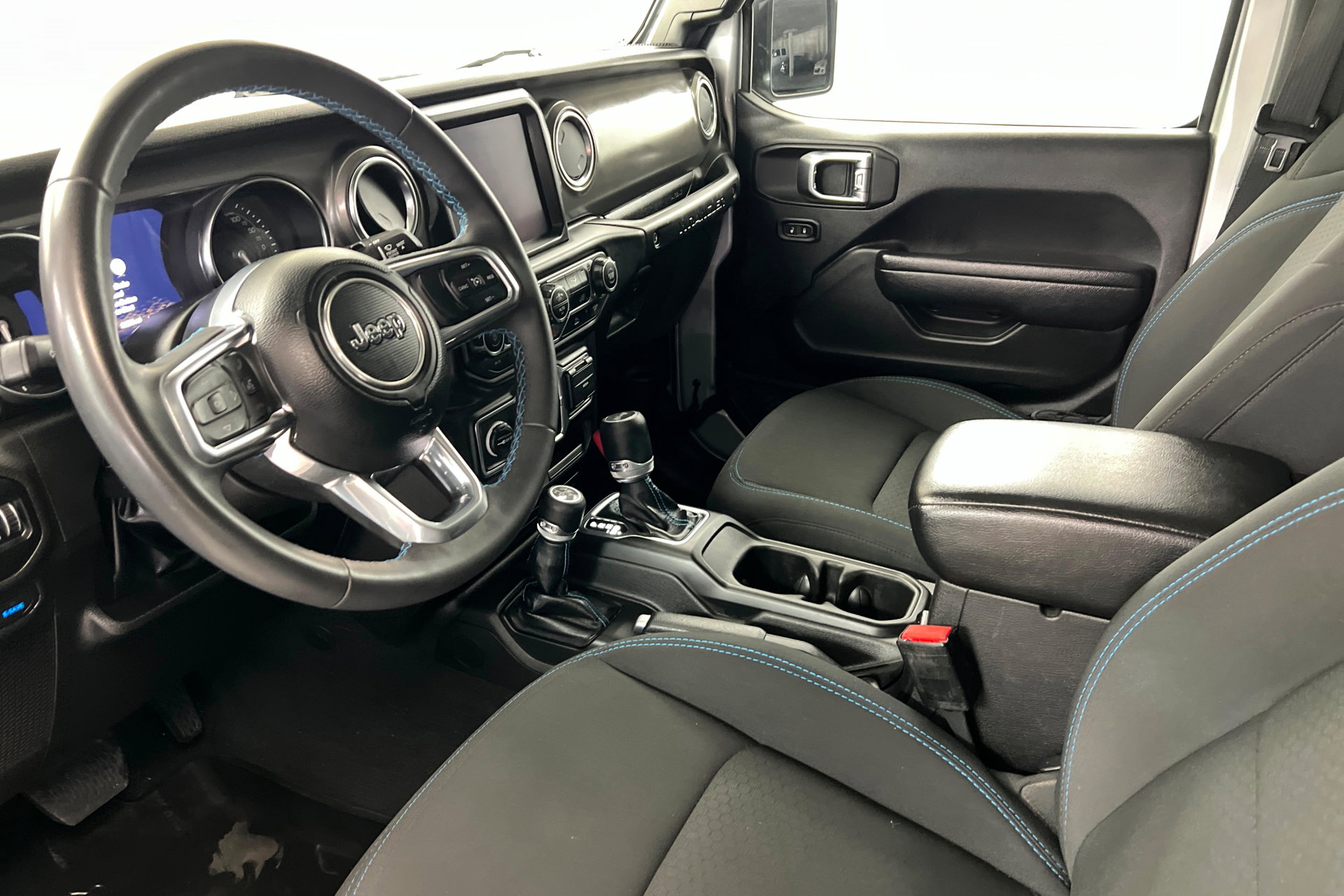 Used 2023 Jeep Wrangler Unlimited Rubicon 4xe w/ Steel Bumper Group image 15