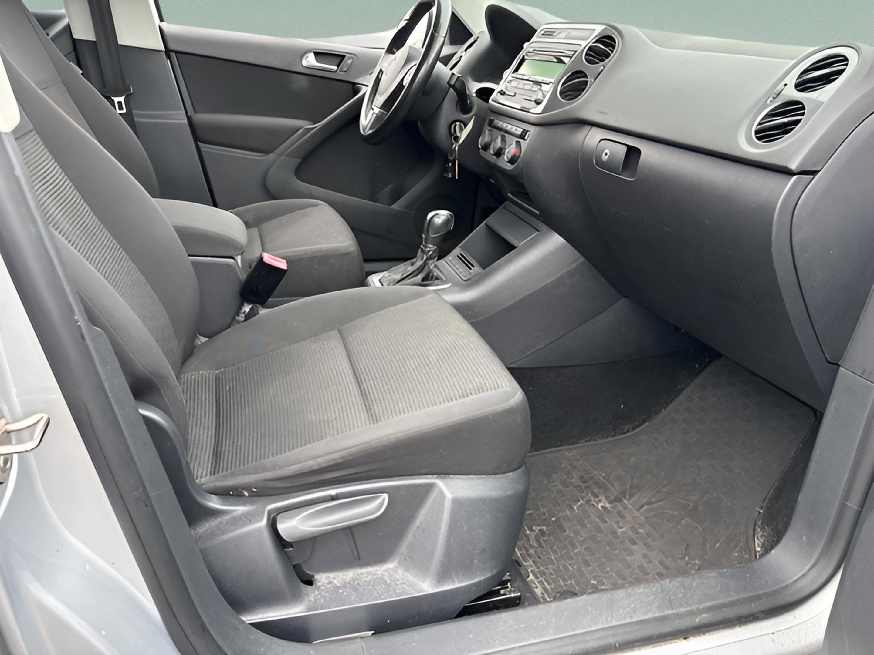 Used 2013 Volkswagen Tiguan S image 14