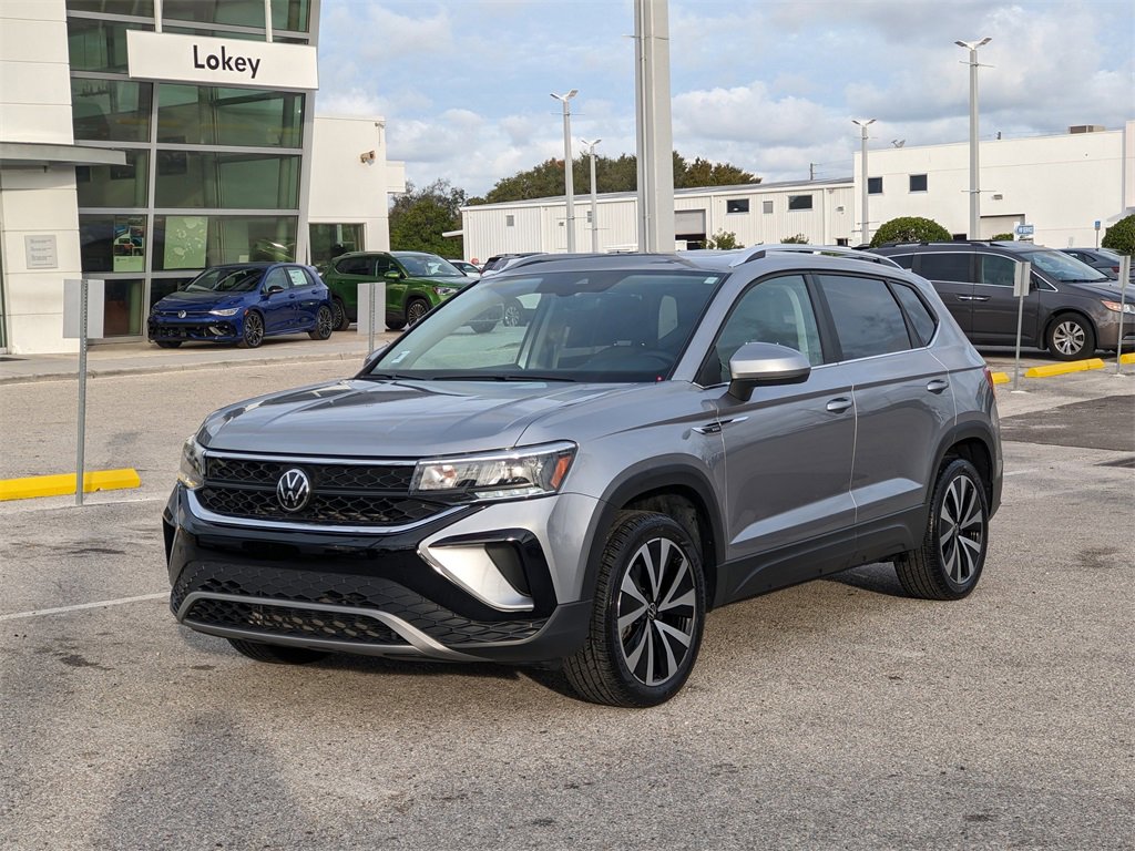 Certified 2023 Volkswagen Taos SE w/ Panoramic Sunroof Package image 4