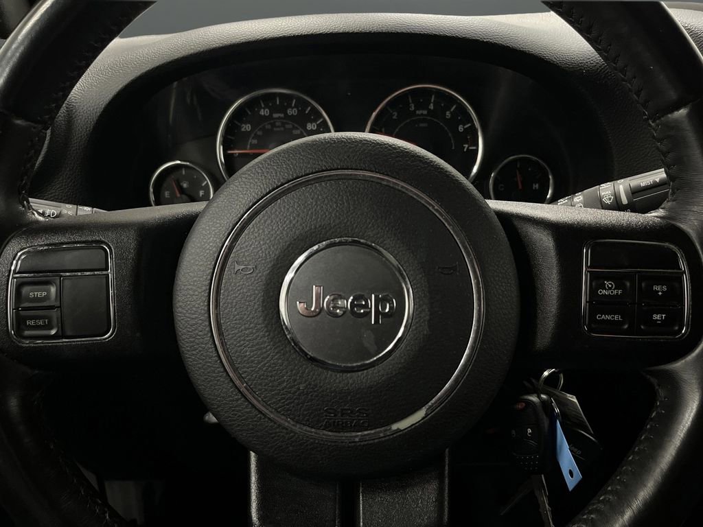 Used 2016 Jeep Wrangler Unlimited Rubicon image 12
