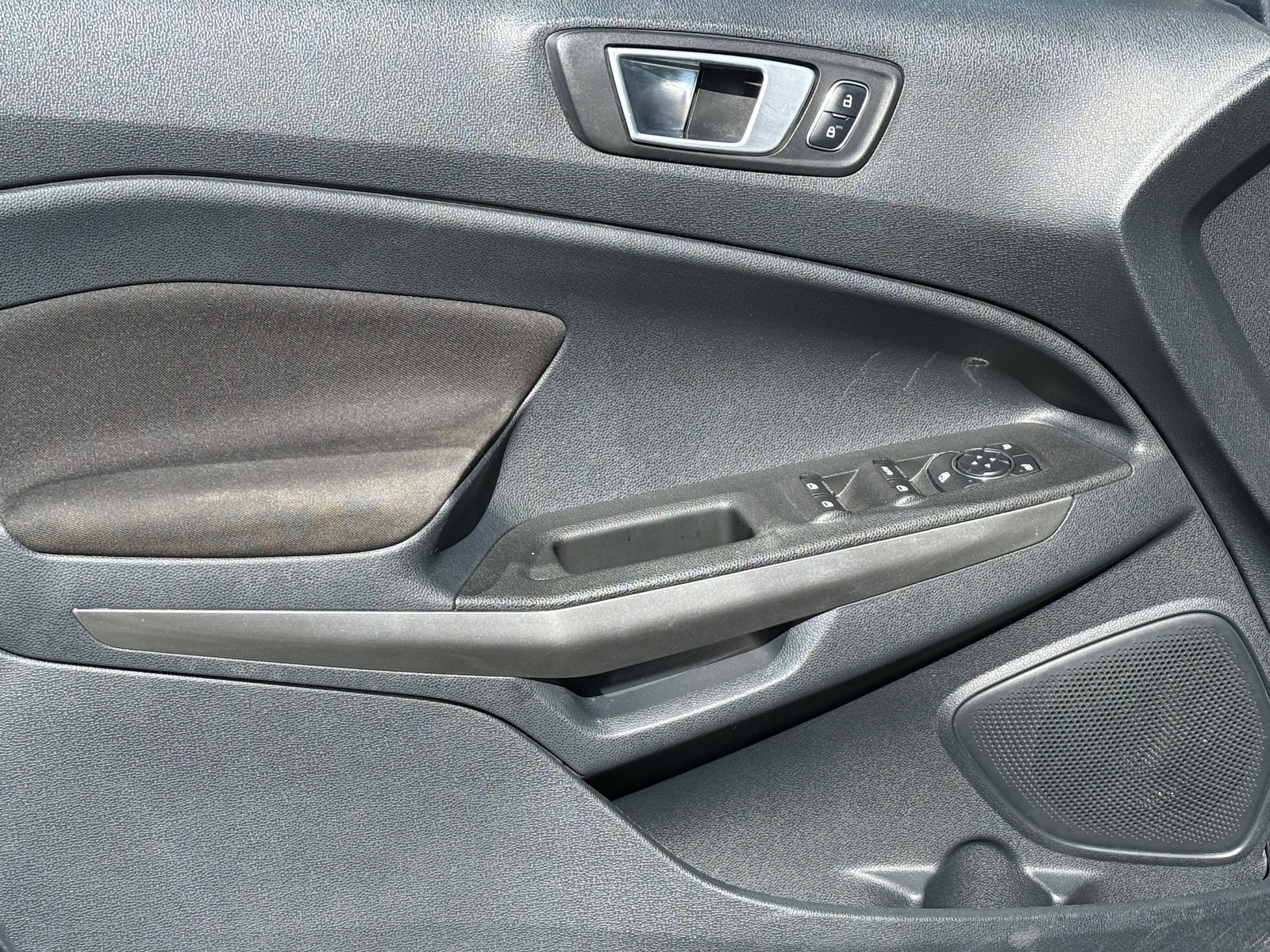 Used 2018 Ford EcoSport SE w/ SE Convenience Package image 17