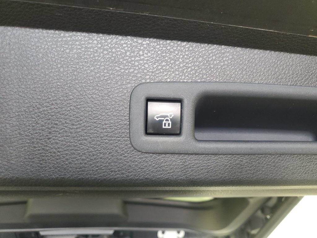 Used 2025 Toyota Sienna XLE w/ XLE Plus Package FWD image 34