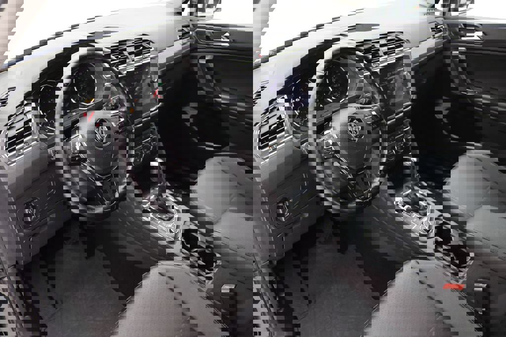 Used 2018 Volkswagen Tiguan SEL image 15