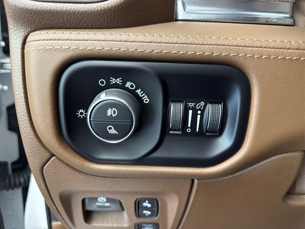 Used 2024 RAM 1500 Limited image 28