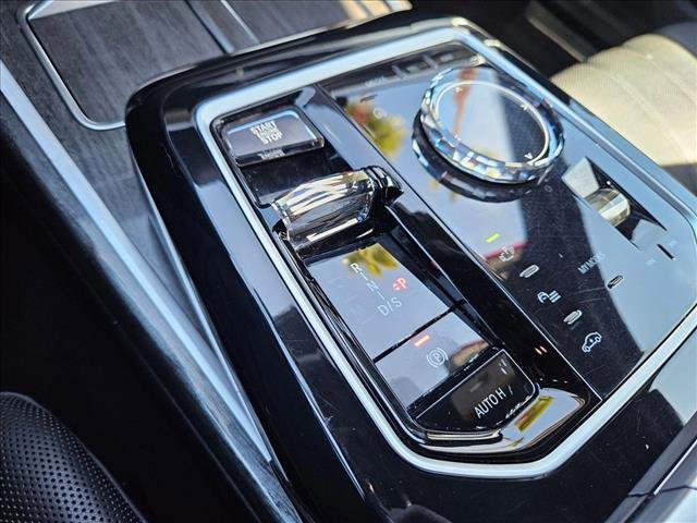 Used 2024 BMW 740i w/ Premium Package image 12