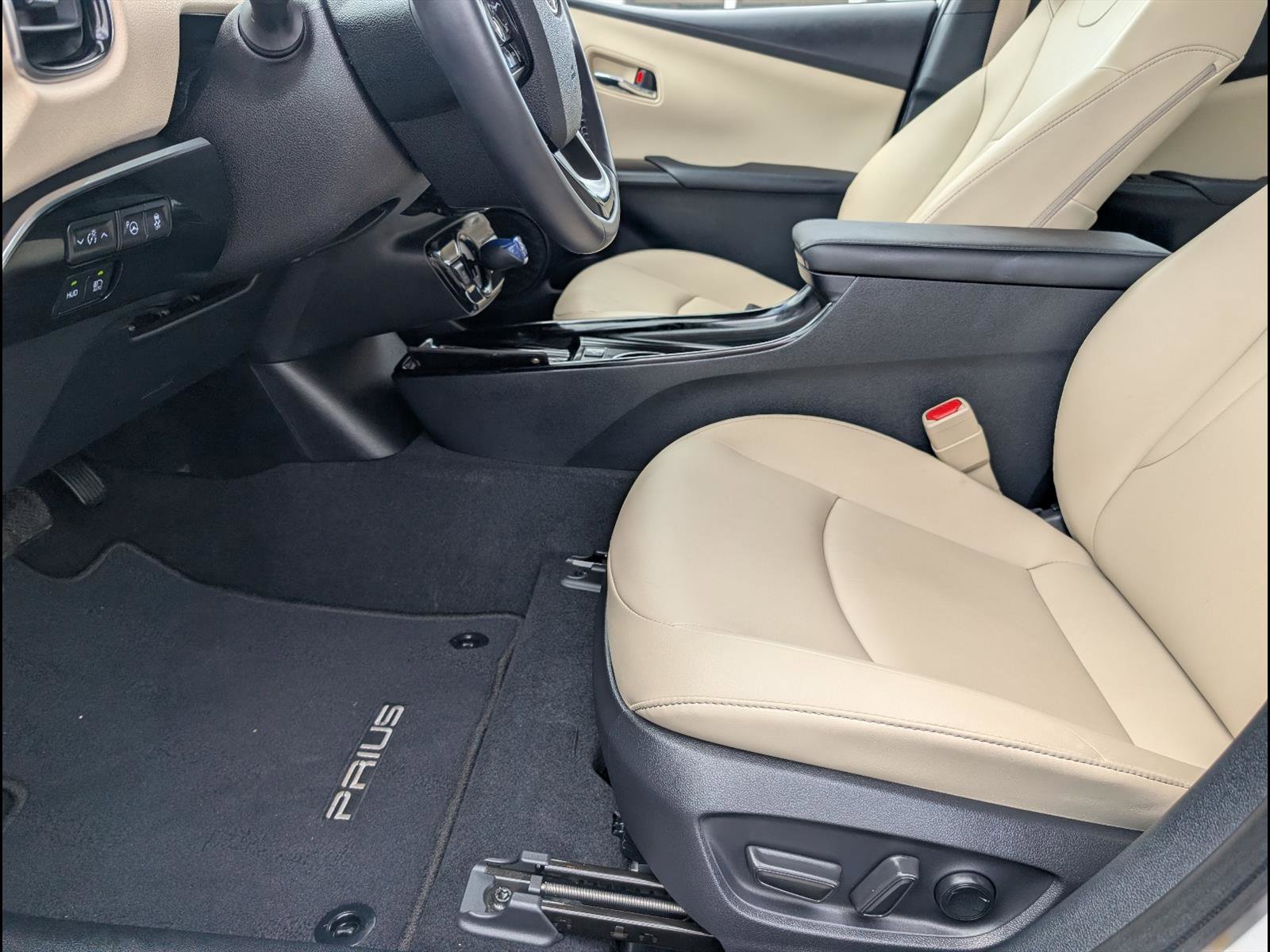 Used 2022 Toyota Prius Limited image 9